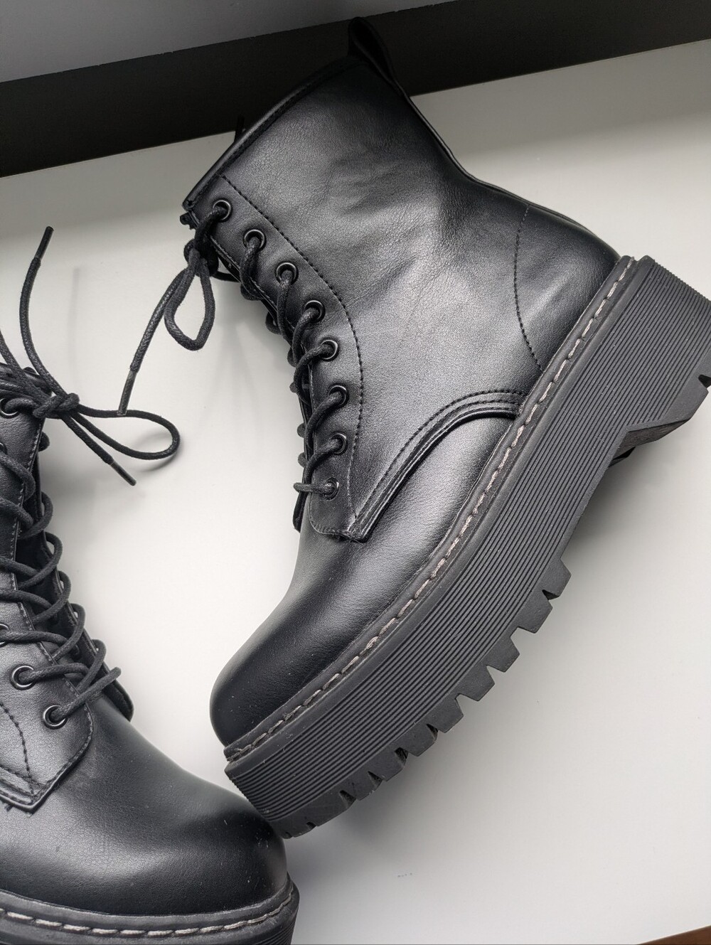 Steve Madden Bettyy Black Platform Combat Boots 8 Vegan Leather - Picture 3 of 12
